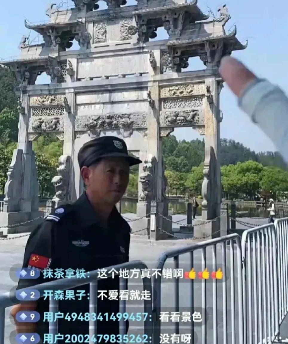 董宇辉又玩出新花样，课程表式排班表，把某选直播间甩出十八条街