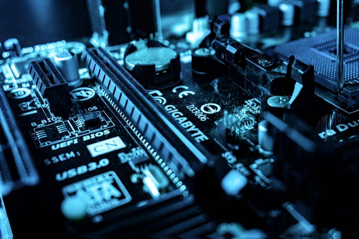 股市最新消息:以太坊爆仓额是比特币2倍,黄金却冲破3950美元