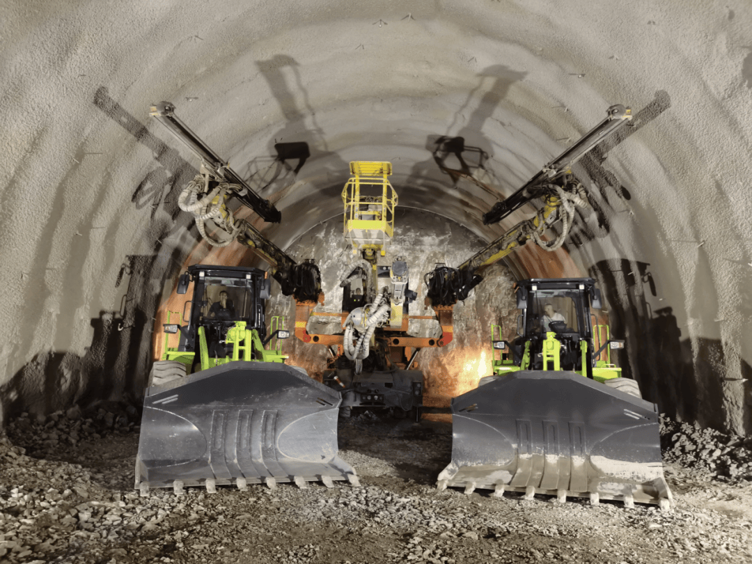 宜攀高速最长隧道贯通,今年底宁攀段全线通车倒计时→
